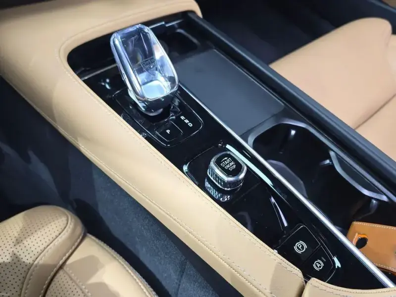 2024 Volvo S90 с пробегом 26 801 км