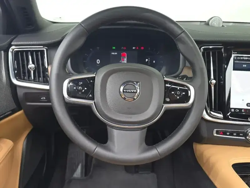 2024 Volvo S90 с пробегом 26 801 км
