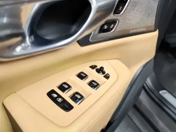 2023 Volvo S90 с пробегом 43 652 км