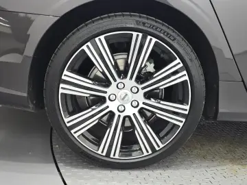 2024 Volvo S90 с пробегом 26 801 км