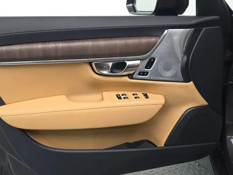 2024 Volvo S90 с пробегом 26 801 км