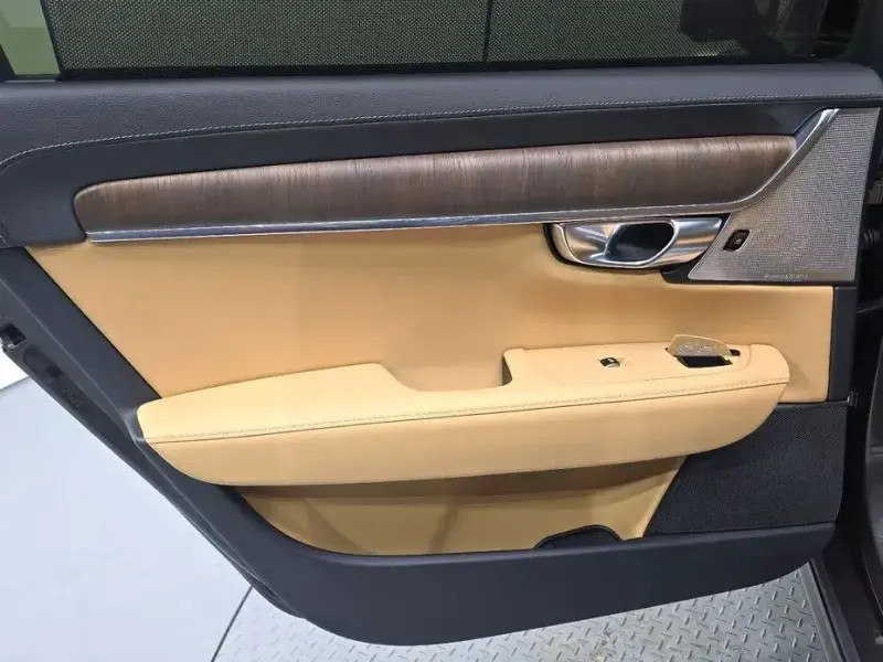 2024 Volvo S90 с пробегом 26 801 км