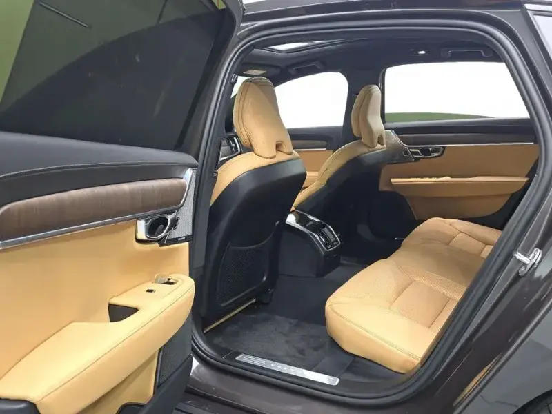 2024 Volvo S90 с пробегом 26 801 км