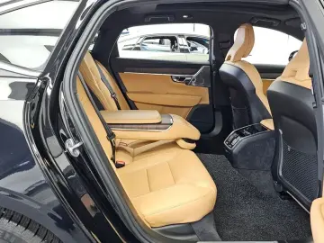 2023 Volvo S90 с пробегом 60 887 км