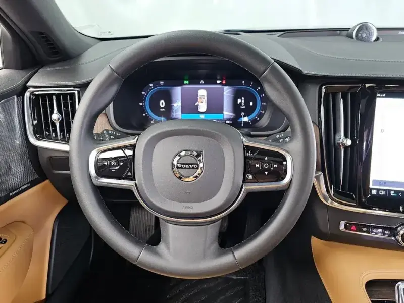 2023 Volvo S90 с пробегом 60 887 км