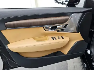 2023 Volvo S90 с пробегом 60 887 км