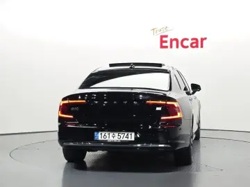 2023 Volvo S90 с пробегом 44 889 км