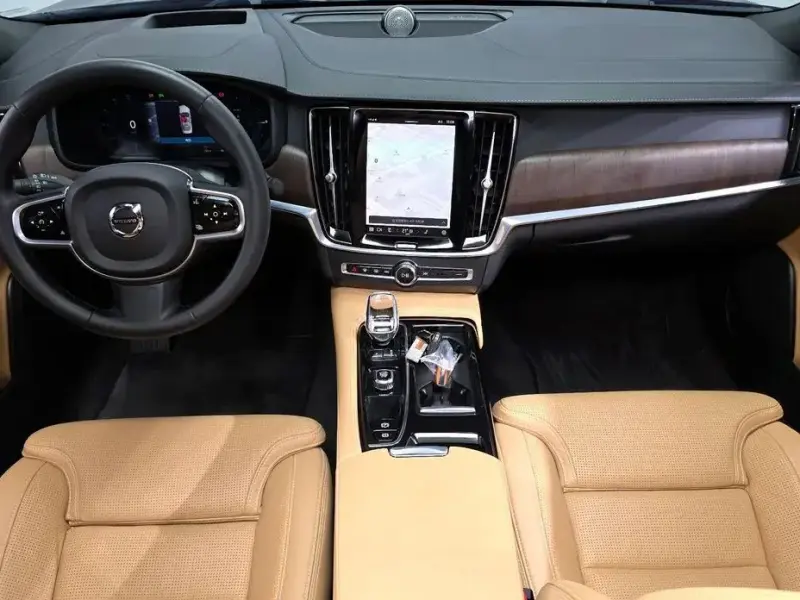 2023 Volvo S90 с пробегом 44 889 км