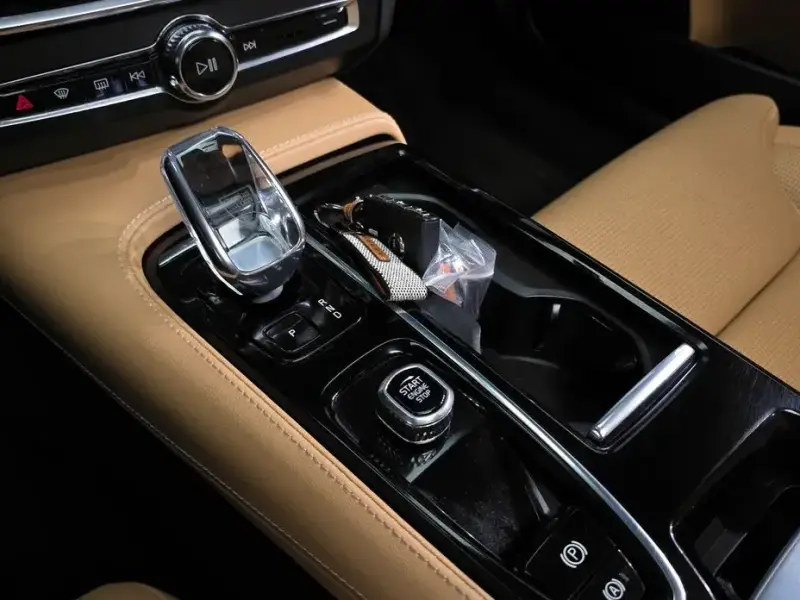 2023 Volvo S90 с пробегом 44 889 км