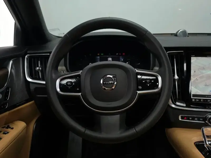 2023 Volvo S90 с пробегом 44 889 км