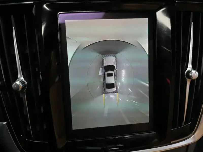 2023 Volvo S90 с пробегом 44 889 км