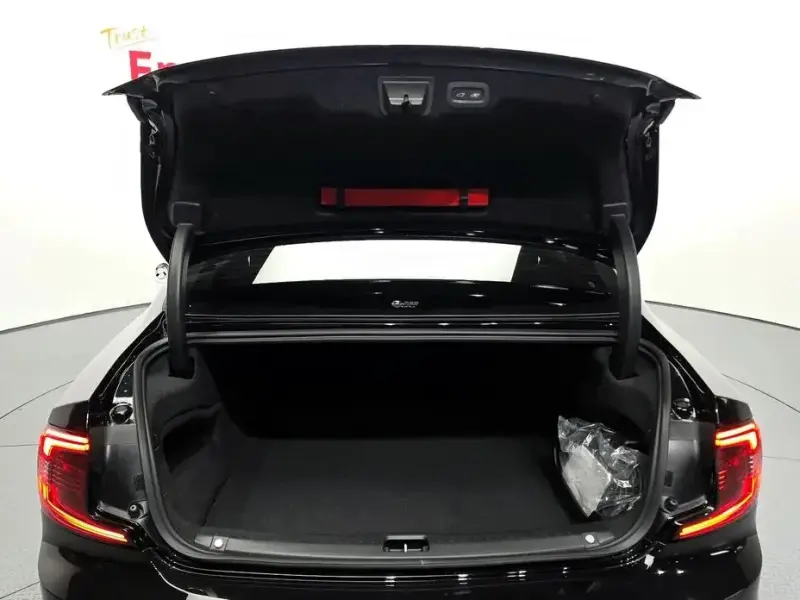 2023 Volvo S90 с пробегом 44 889 км