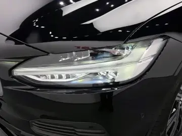 2023 Volvo S90 с пробегом 44 889 км