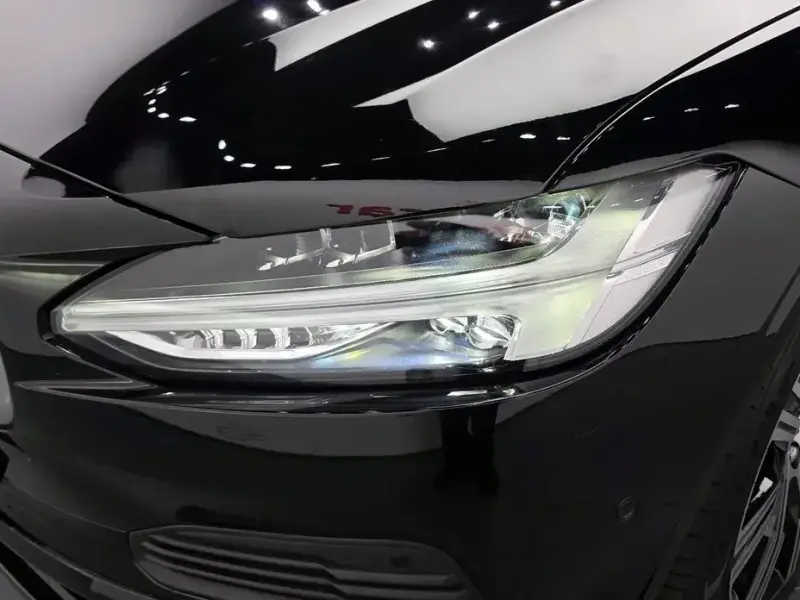 2023 Volvo S90 с пробегом 44 889 км