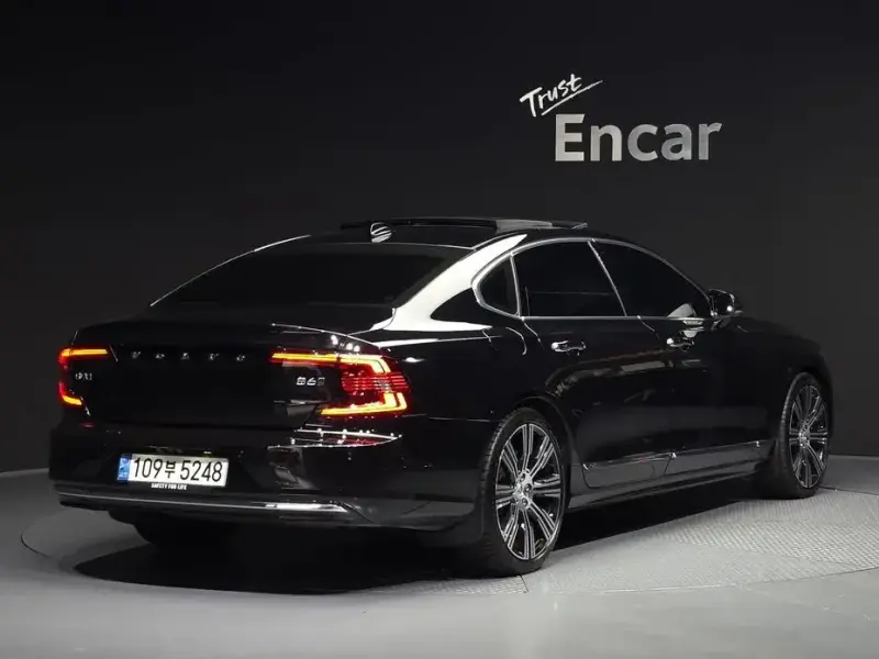 2022 Volvo S90 с пробегом 64 858 км