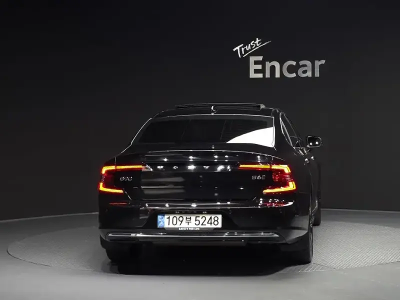 2022 Volvo S90 с пробегом 64 858 км