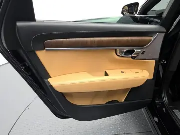 2023 Volvo S90 с пробегом 44 889 км