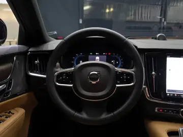 2022 Volvo S90 с пробегом 64 858 км