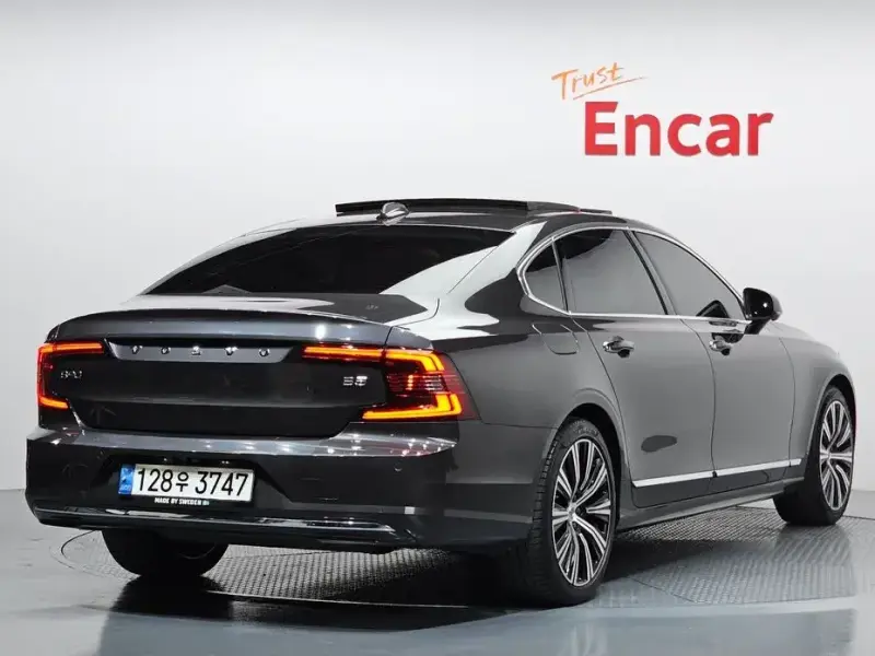 2022 Volvo S90 с пробегом 108 666 км