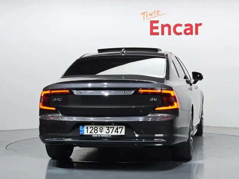 2022 Volvo S90 с пробегом 108 666 км