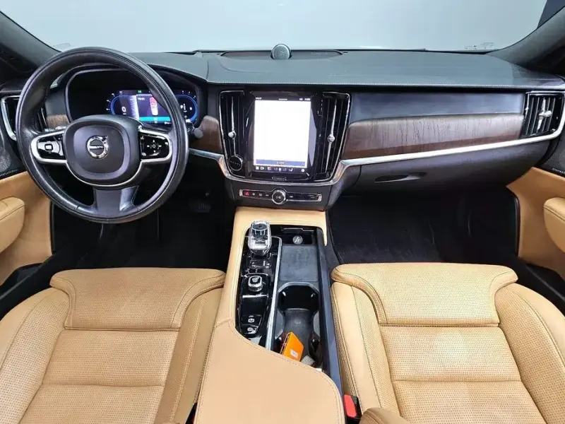 2022 Volvo S90 с пробегом 108 666 км