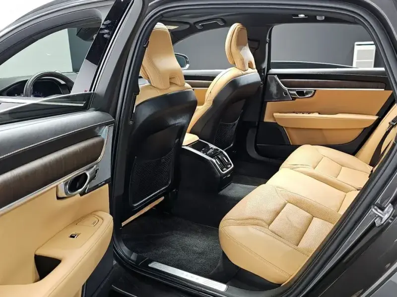 2022 Volvo S90 с пробегом 108 666 км