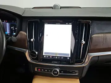 2022 Volvo S90 с пробегом 108 666 км