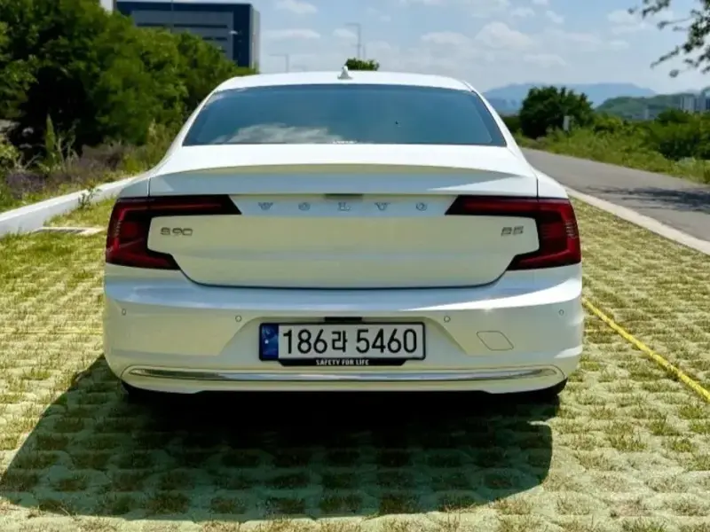 2024 Volvo S90 с пробегом 28 070 км