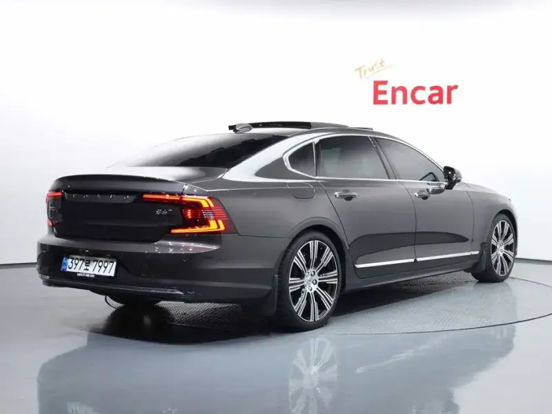 2023 Volvo S90 с пробегом 95 032 км