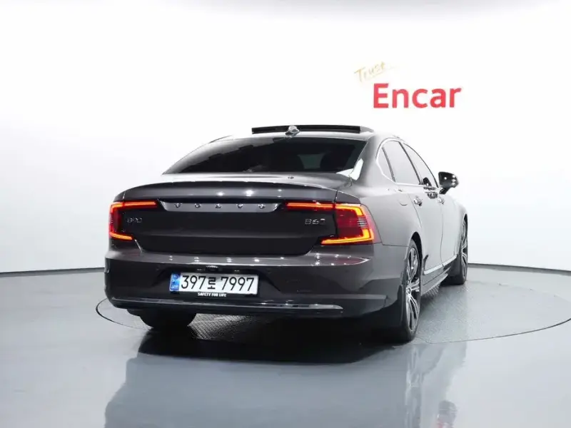2023 Volvo S90 с пробегом 95 032 км