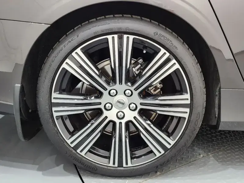 2023 Volvo S90 с пробегом 95 032 км