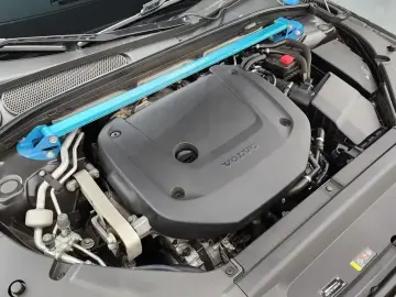 2023 Volvo S90 с пробегом 95 032 км