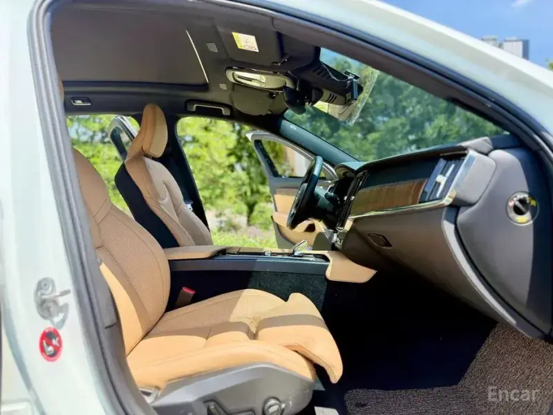 2024 Volvo S90 с пробегом 28 070 км