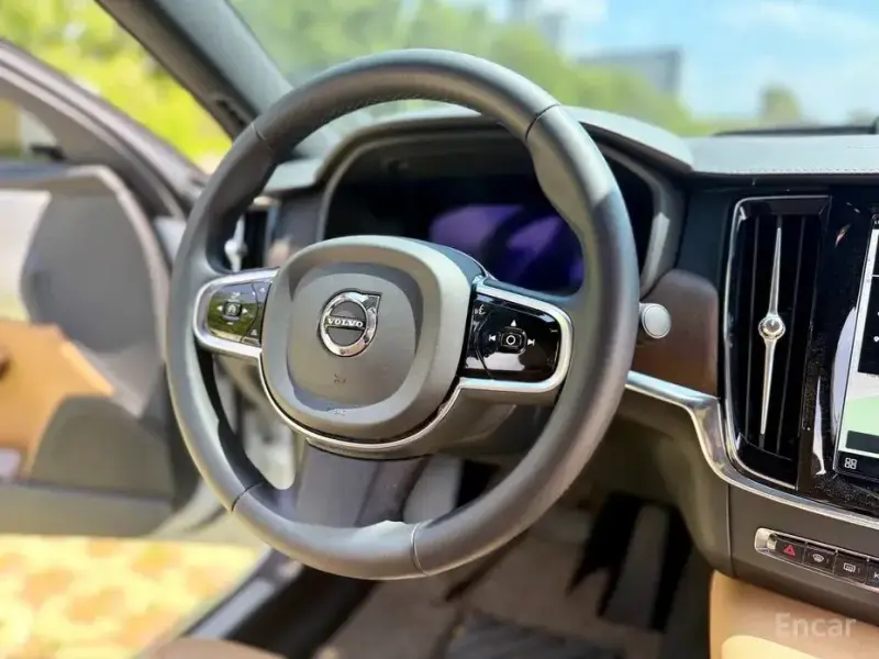2024 Volvo S90 с пробегом 28 070 км