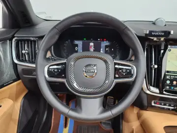 2023 Volvo S90 с пробегом 95 032 км