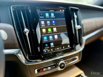 2024 Volvo S90 с пробегом 28 070 км