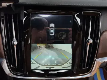 2023 Volvo S90 с пробегом 95 032 км