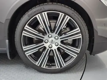 2023 Volvo S90 с пробегом 95 032 км