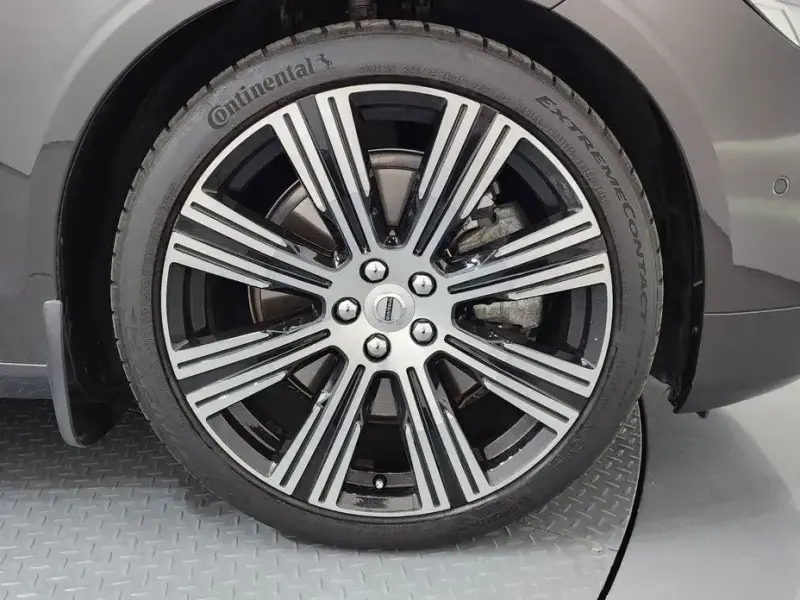 2023 Volvo S90 с пробегом 95 032 км