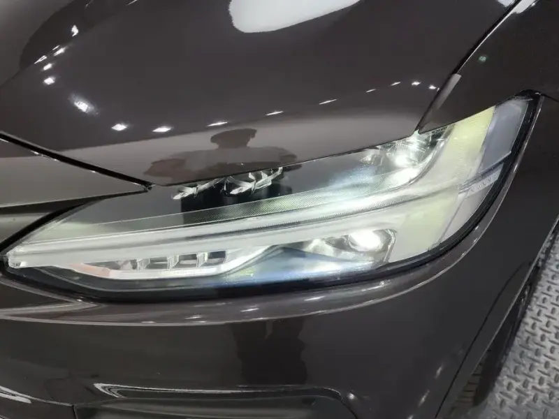 2023 Volvo S90 с пробегом 95 032 км