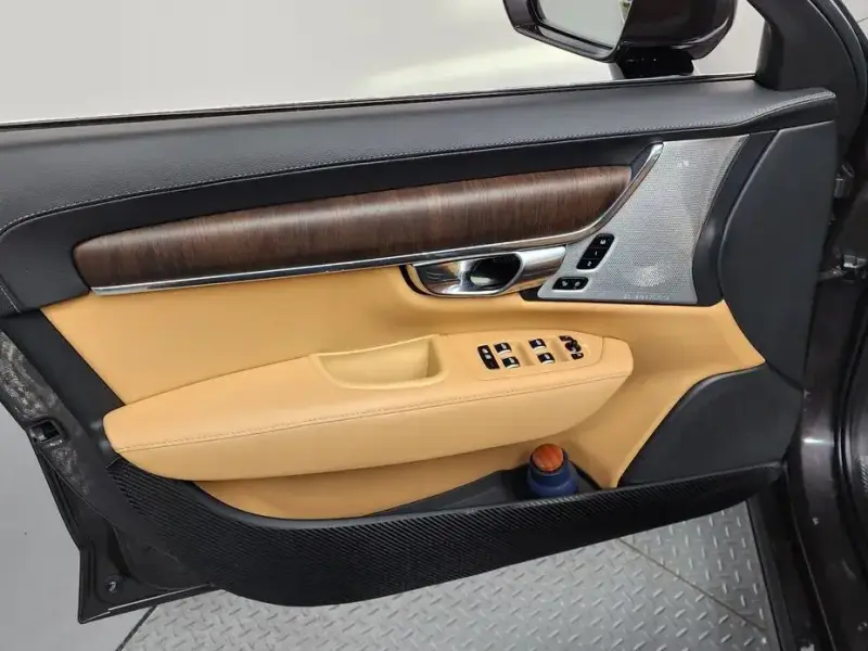 2023 Volvo S90 с пробегом 95 032 км