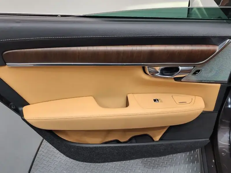 2023 Volvo S90 с пробегом 95 032 км
