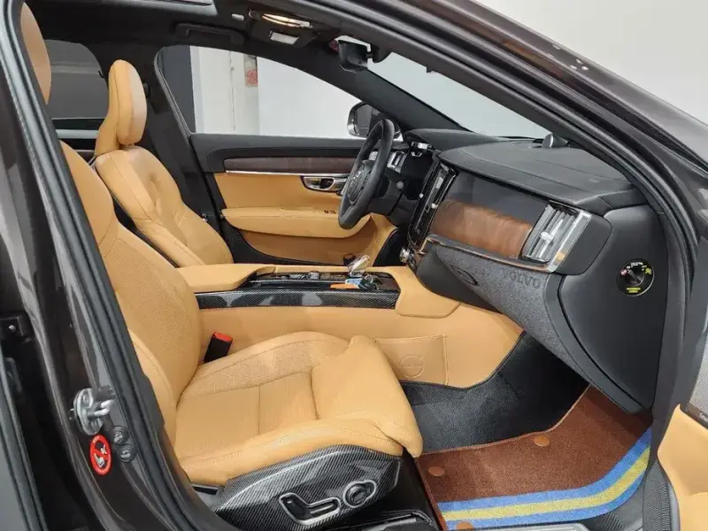 2023 Volvo S90 с пробегом 95 032 км