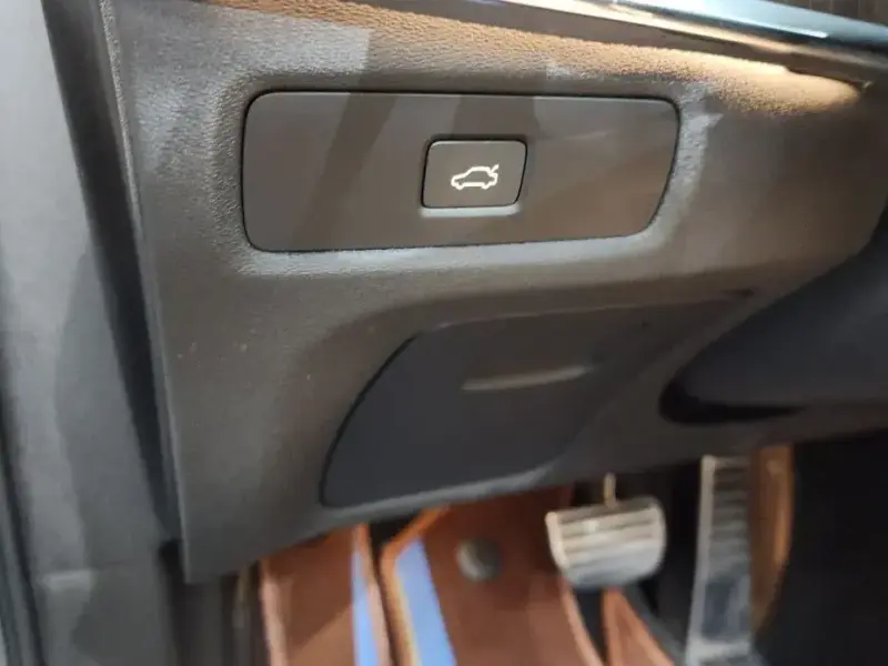 2023 Volvo S90 с пробегом 95 032 км