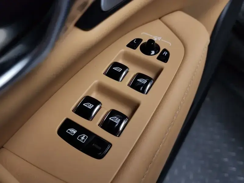 2023 Volvo S90 с пробегом 95 032 км