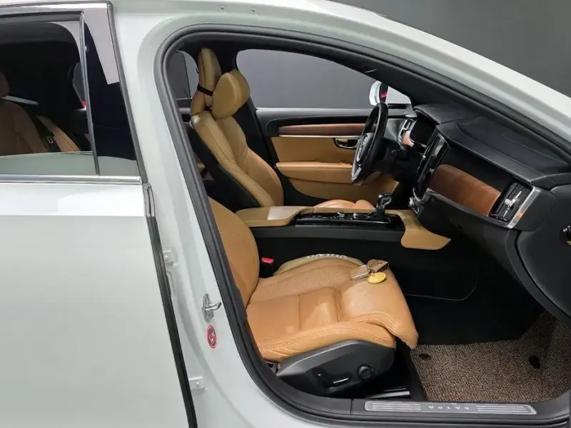 2019 Volvo S90 с пробегом 84 657 км