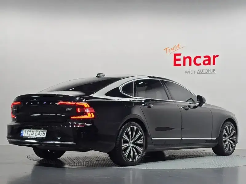 2023 Volvo S90 с пробегом 81 046 км