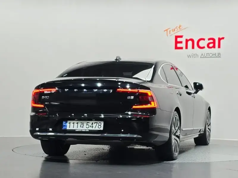 2023 Volvo S90 с пробегом 81 046 км
