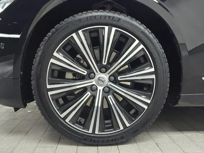 2023 Volvo S90 с пробегом 81 046 км