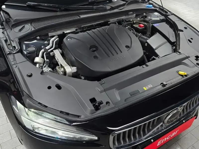 2023 Volvo S90 с пробегом 81 046 км